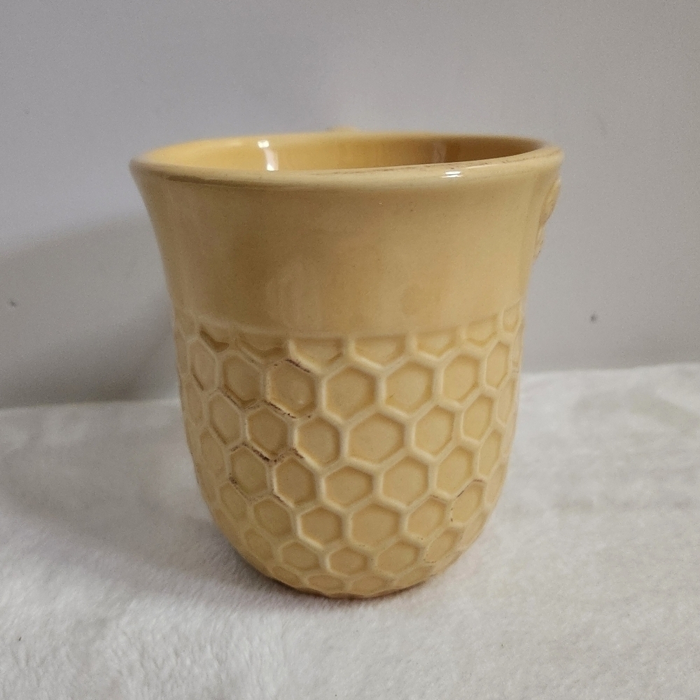 Boston International Bee Honeycomb Yellow Distressed Ceramic Cup Mug 14 Oz - Picture 6 of 10